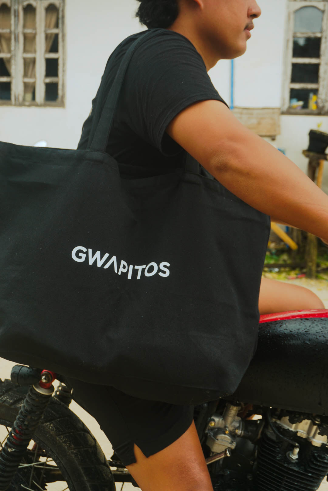 Classic Tote in Black